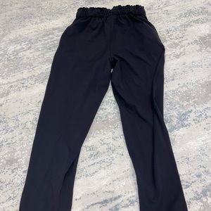 black lululemon joggers